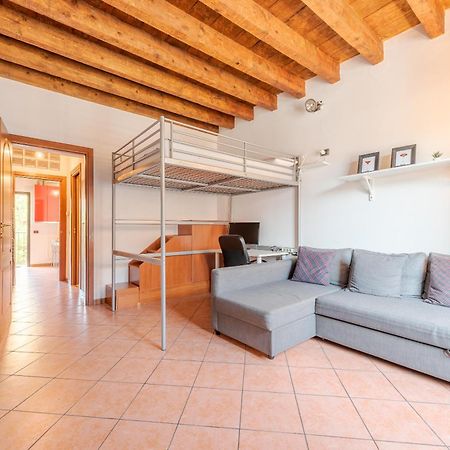 Guest Planet - Rosso Milano Apartment - Navigli Area Buitenkant foto