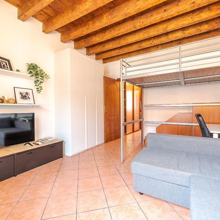 Guest Planet - Rosso Milano Apartment - Navigli Area Buitenkant foto