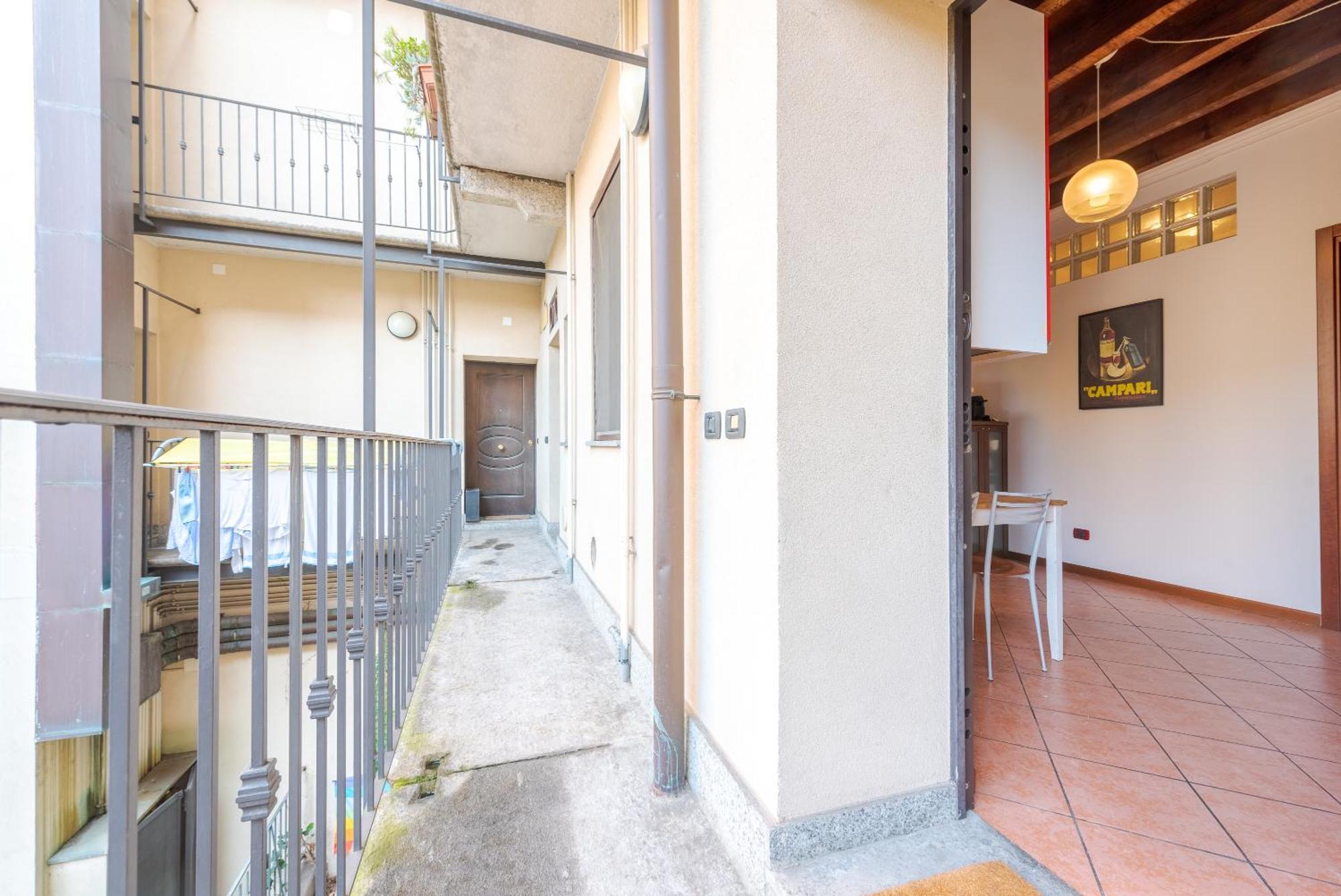 Guest Planet - Rosso Milano Apartment - Navigli Area Buitenkant foto